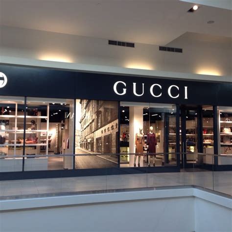 chicago Gucci outlet store